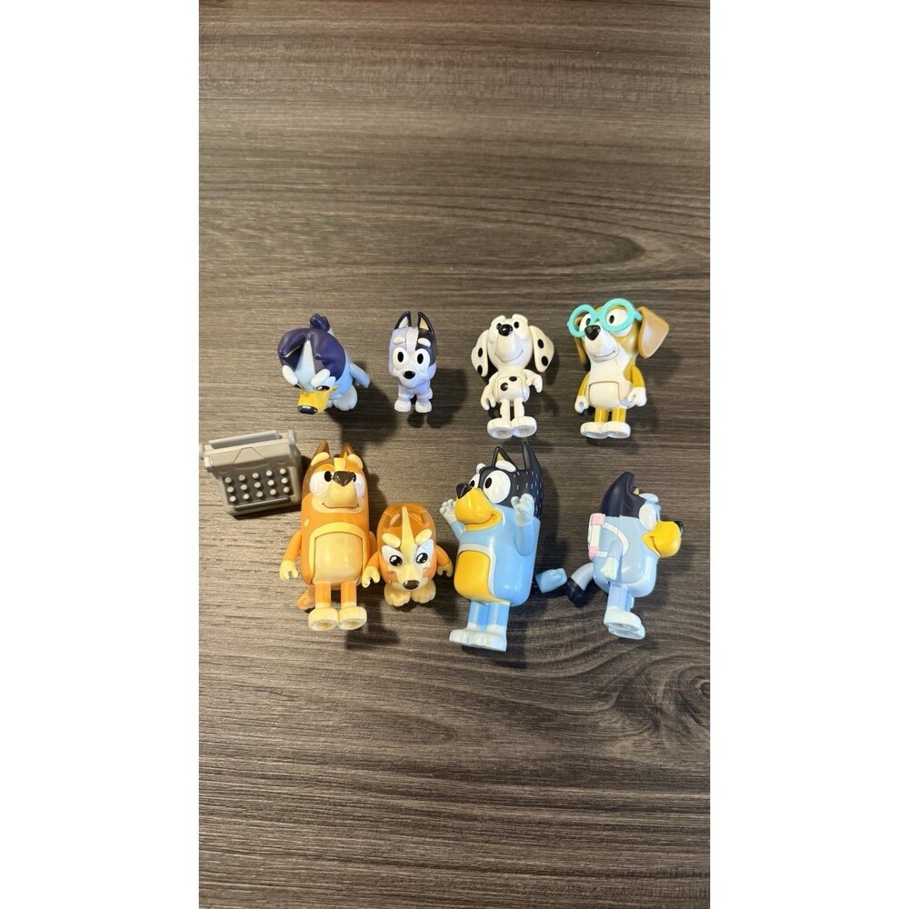 Bluey Ultimate Friends & Family lot of 8